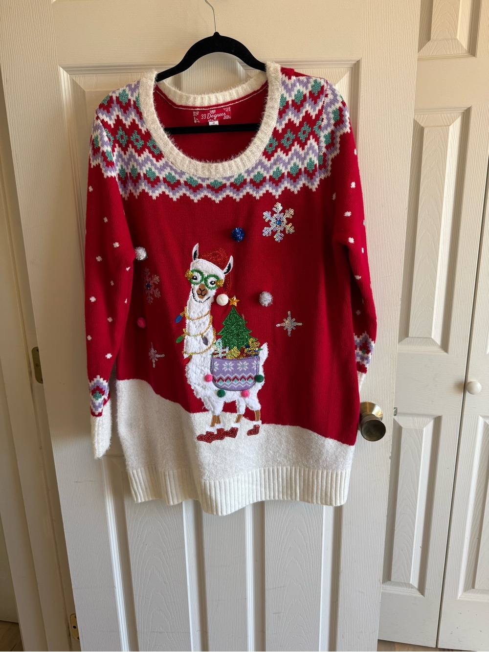 32 Degrees Red & White Llama Holiday Crewneck Sweater